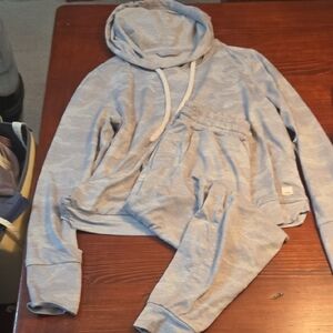 Vuori Halo Jogger Set !